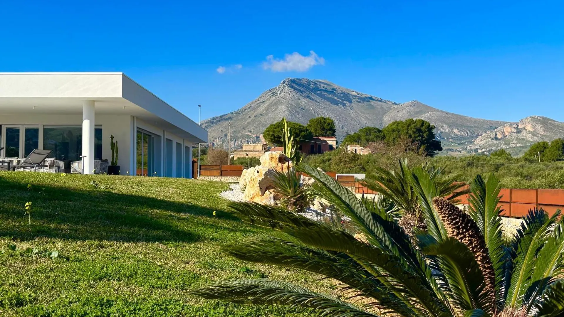 Villa Nanni Contemporary, Pool And Garden Castellammare del Golfo